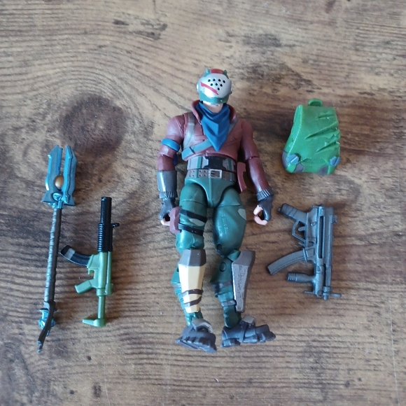 Fortnite Rust Lord 4-Inch Figure plus weapons - Picture 2 of 2
